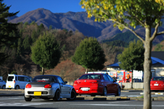 休日朝の駐車場