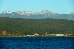 水と緑と山脈