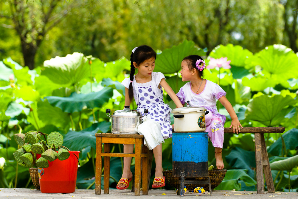 蓮を売る子供たち
