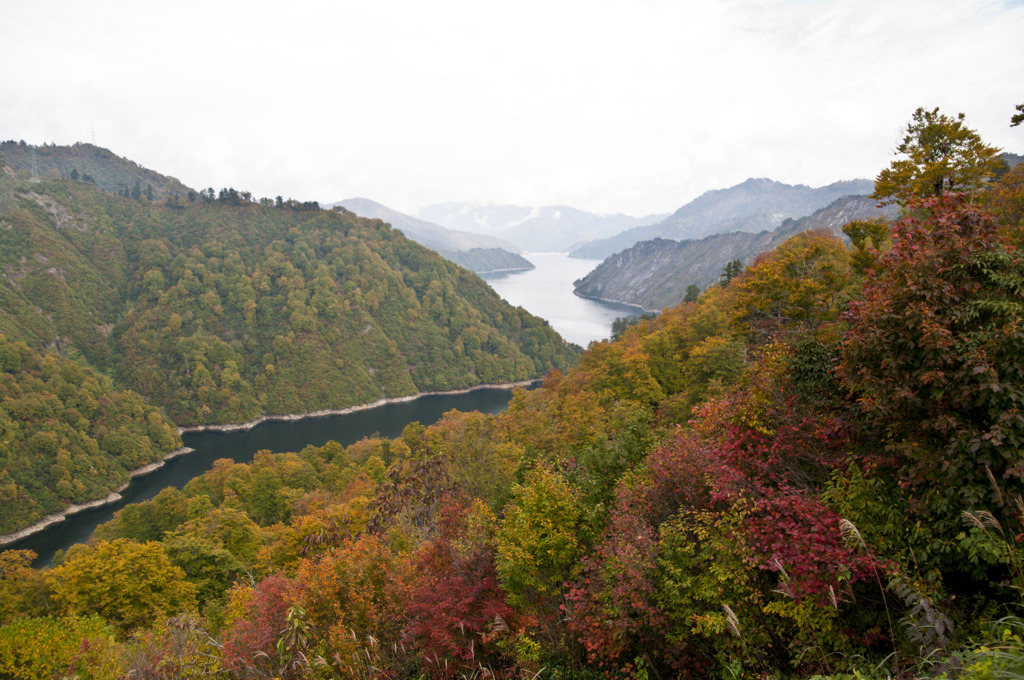 紅葉の奥只見湖