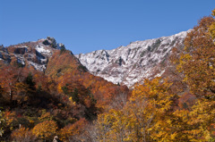 青空と山並み