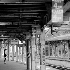 platform of a railroad station 