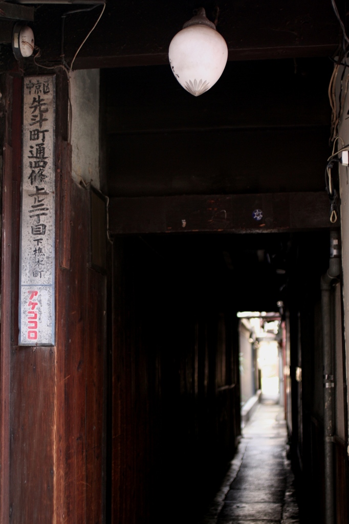 路地裏　