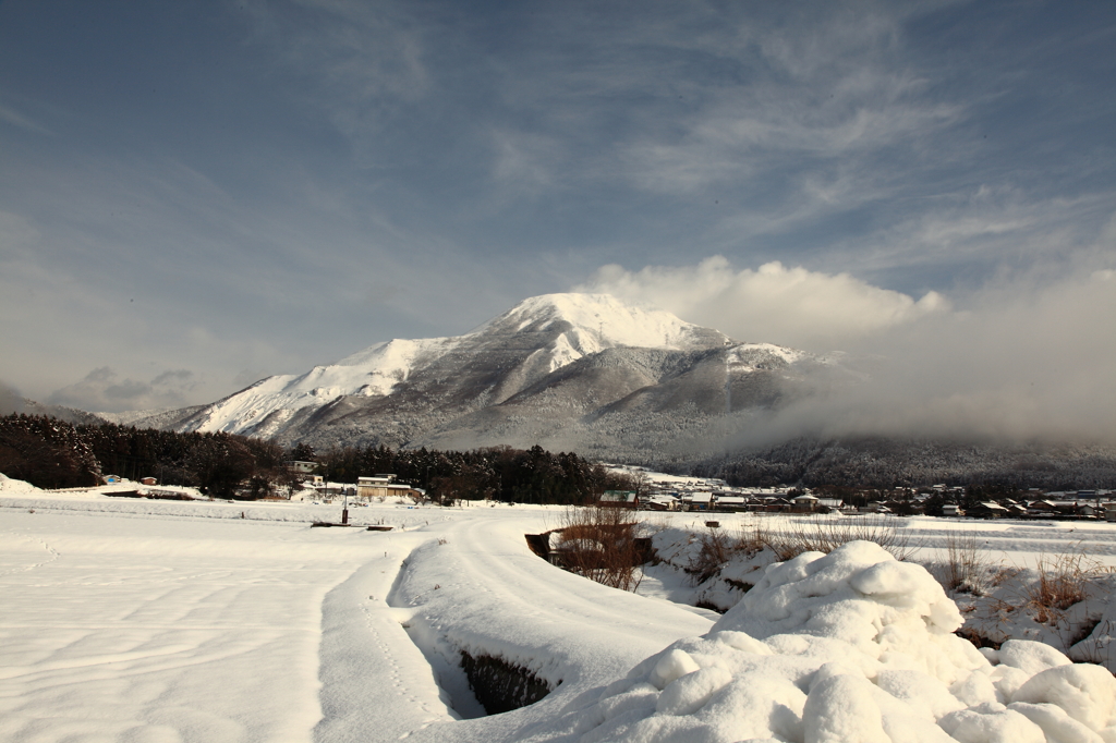 雪景色の名山「伊吹山」