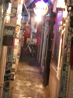 新宿　深夜　ゴールデン街