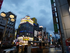 新宿　早朝　ドンキホーテ