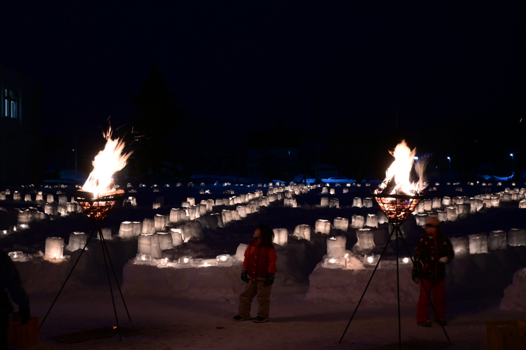 「かがり火とスノーランタン」
