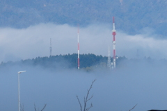 「雲海と電波塔」