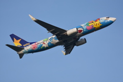 スカイマークピカチュウジェット　羽田イノベーションシティー足湯デッキから