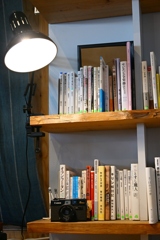本棚の隅に！