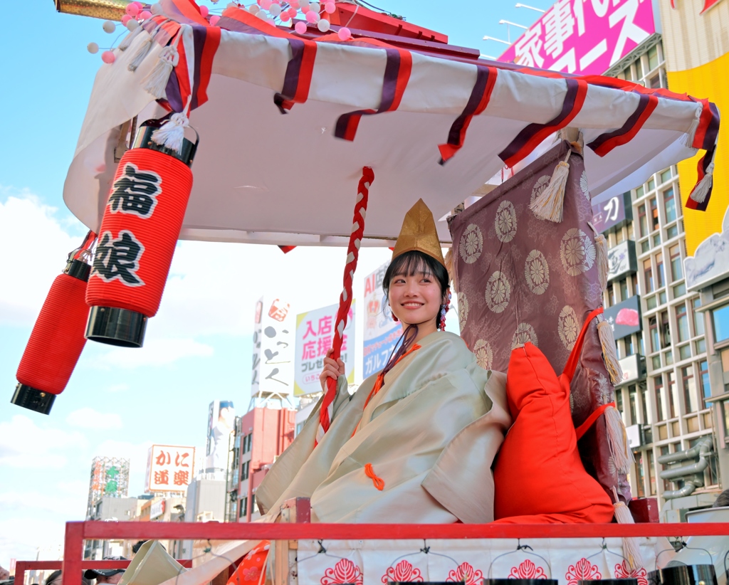 戎っさん　笑顔すてきな福娘さん。