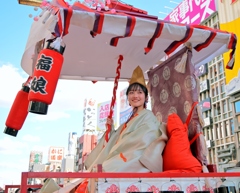 戎っさん　笑顔すてきな福娘さん。