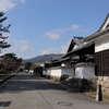 日出の街