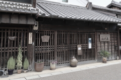 アンティークな街の江戸屋