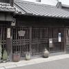 アンティークな街の江戸屋