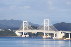 朝日を浴びる大鳴門橋