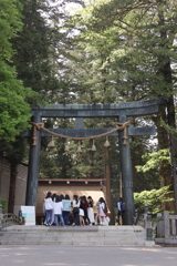 黒山の人だかり