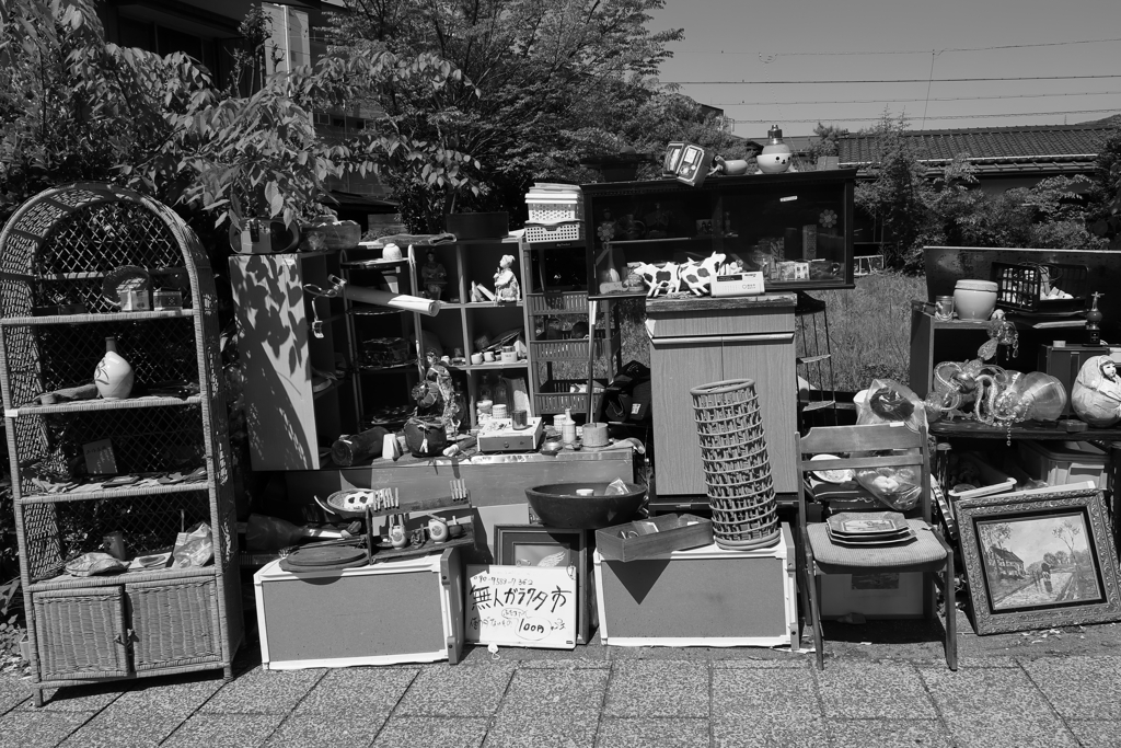 無人ガラクタ市