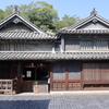 重厚な家