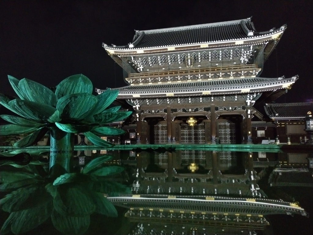 お東さんの御影堂門