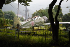 空を夢見て今日も佇む