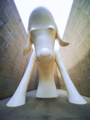 あおもり犬‐青森県立美術館