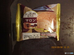 クリームたっぷり生ブッセ（マロン）