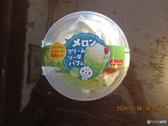 メロンクリームソーダパフェ