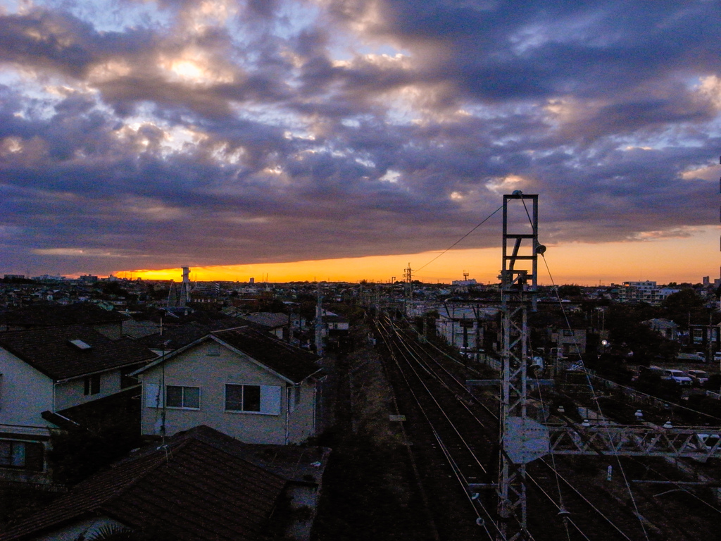 鋭角に刺さる夕焼け