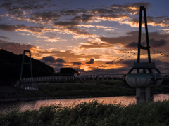 吊り橋の夕暮れ