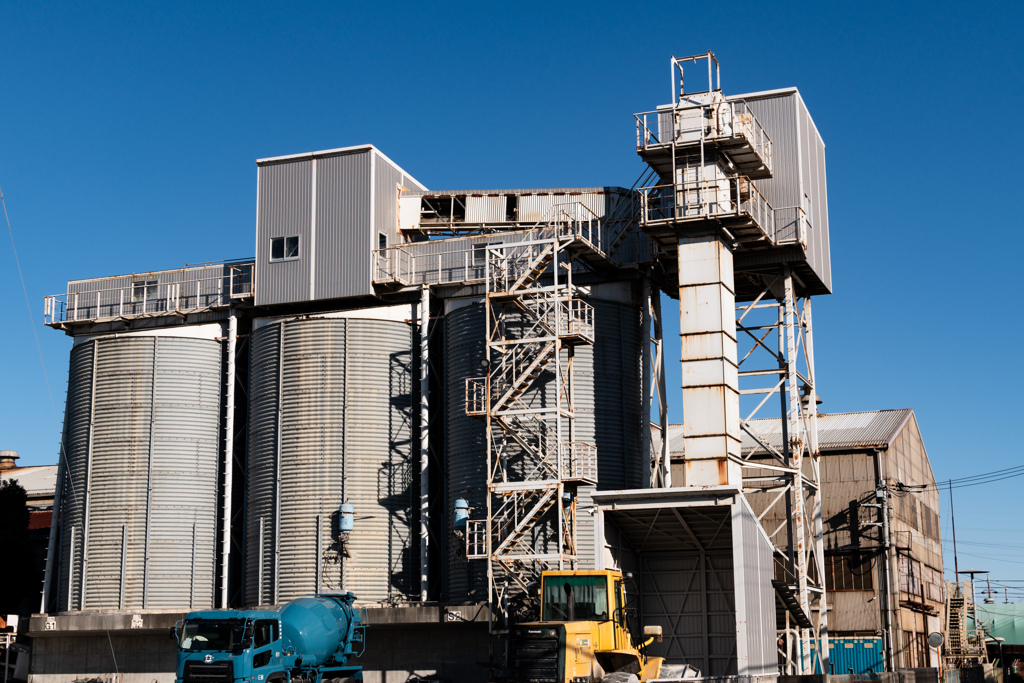 休日の工業団地