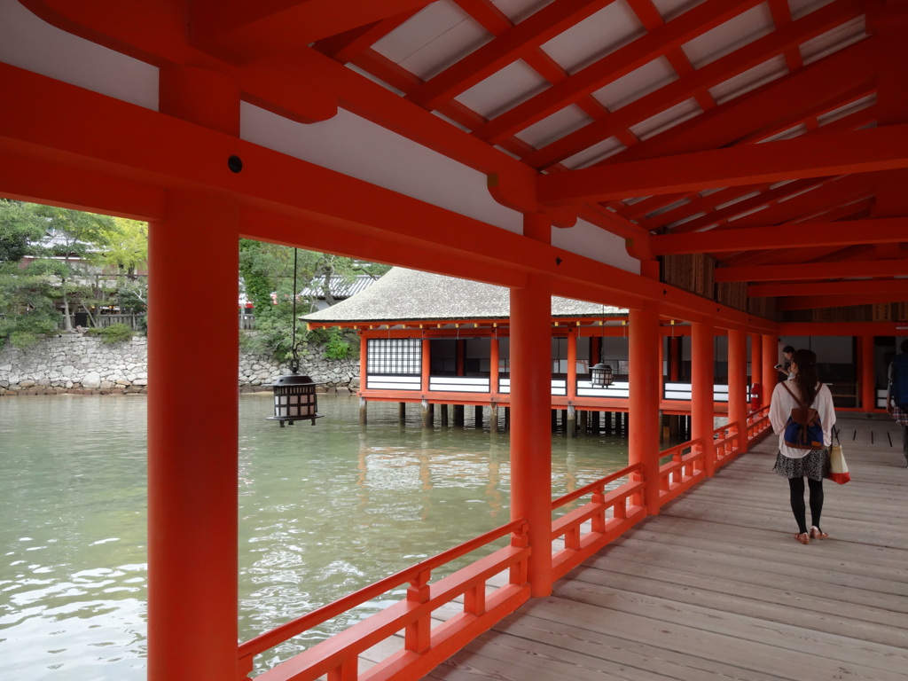 厳島神社　神殿内2