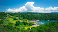 大浦の棚田と夏の空