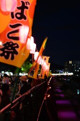 喧騒へと続く道