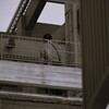 建物の狭間から