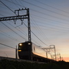 夕暮れに染まる列車