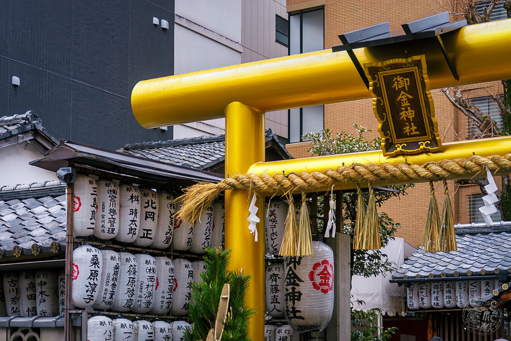 見事な黄金の鳥居