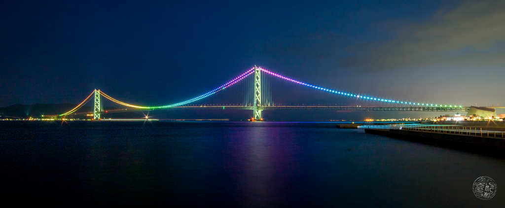 見事な輝きを放つ橋