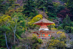 美しい風景の中の建物