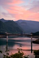 夕暮れの橋