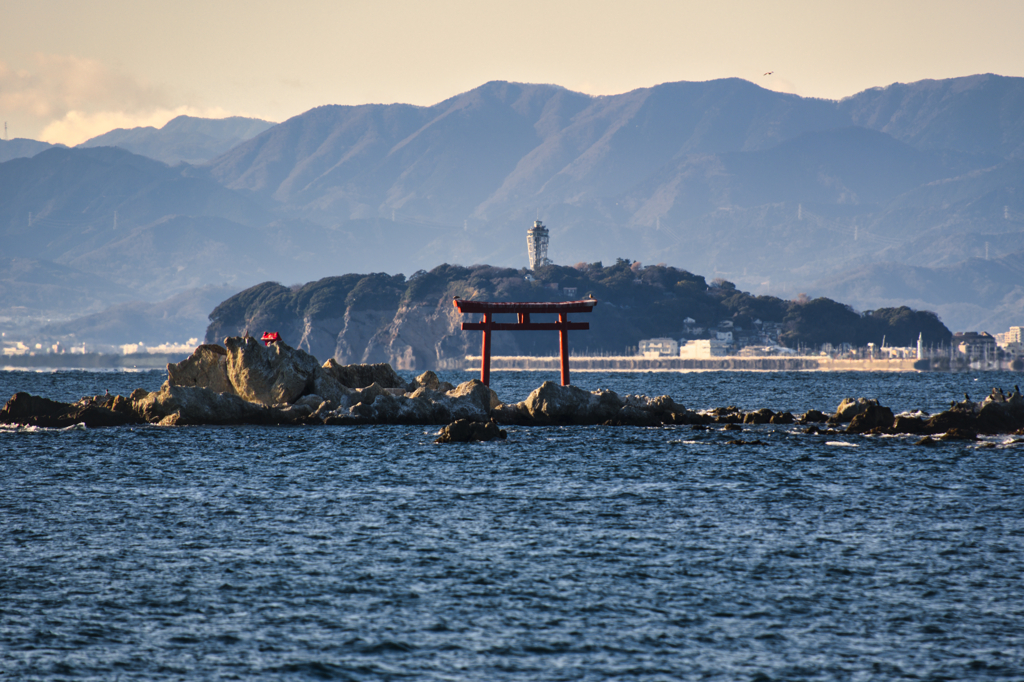 鳥居と江ノ島