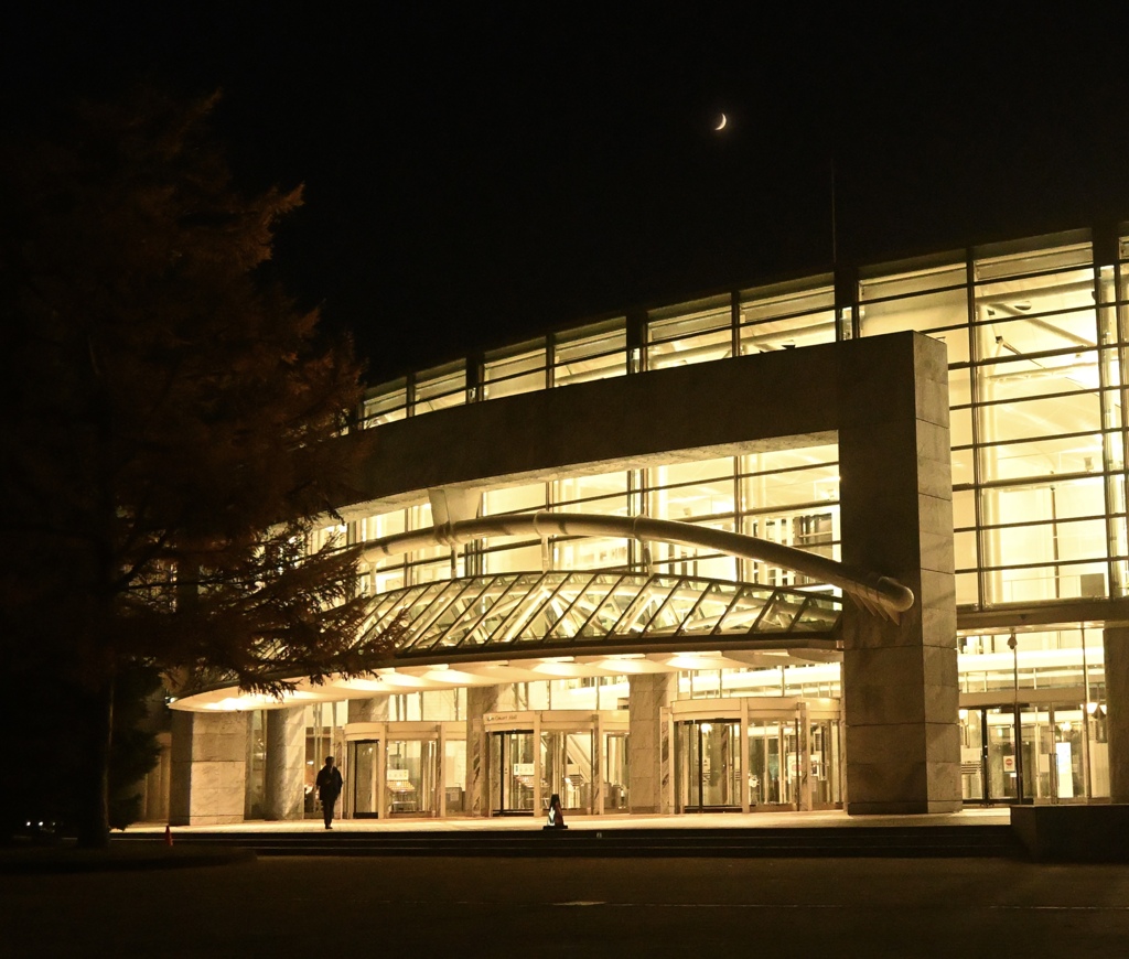 月灯りのホール