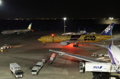スターウォーズジェット 羽田空港夜景②