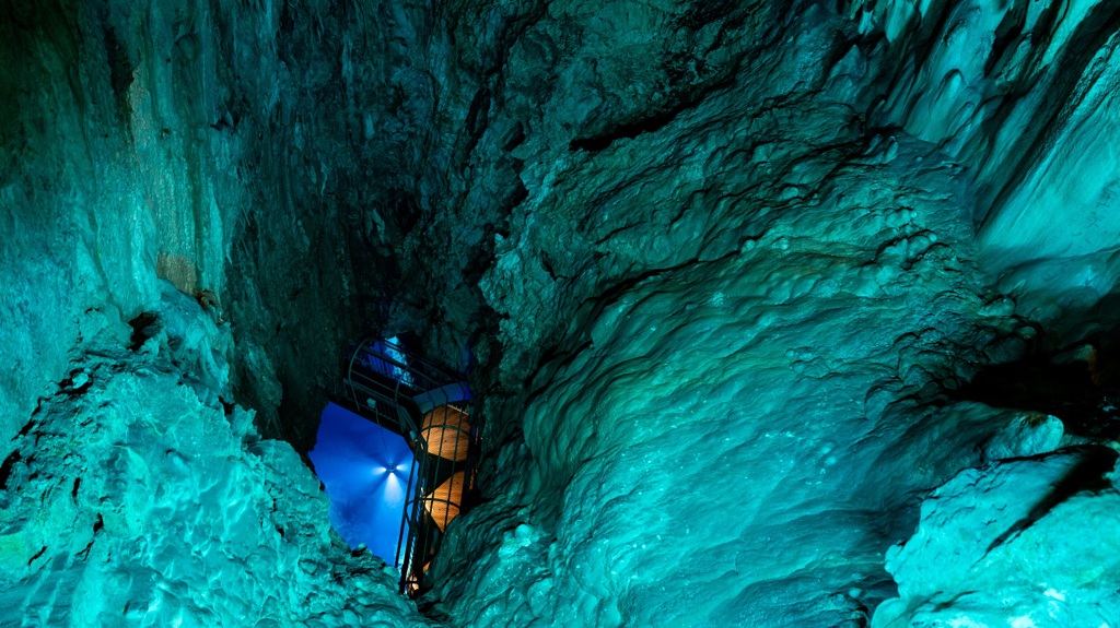 龍泉洞／第一地底湖展望台