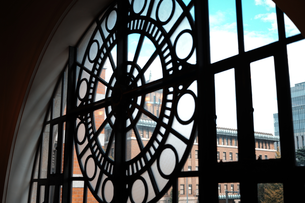 鉄格子の向こうに