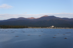 加茂湖と妙見山