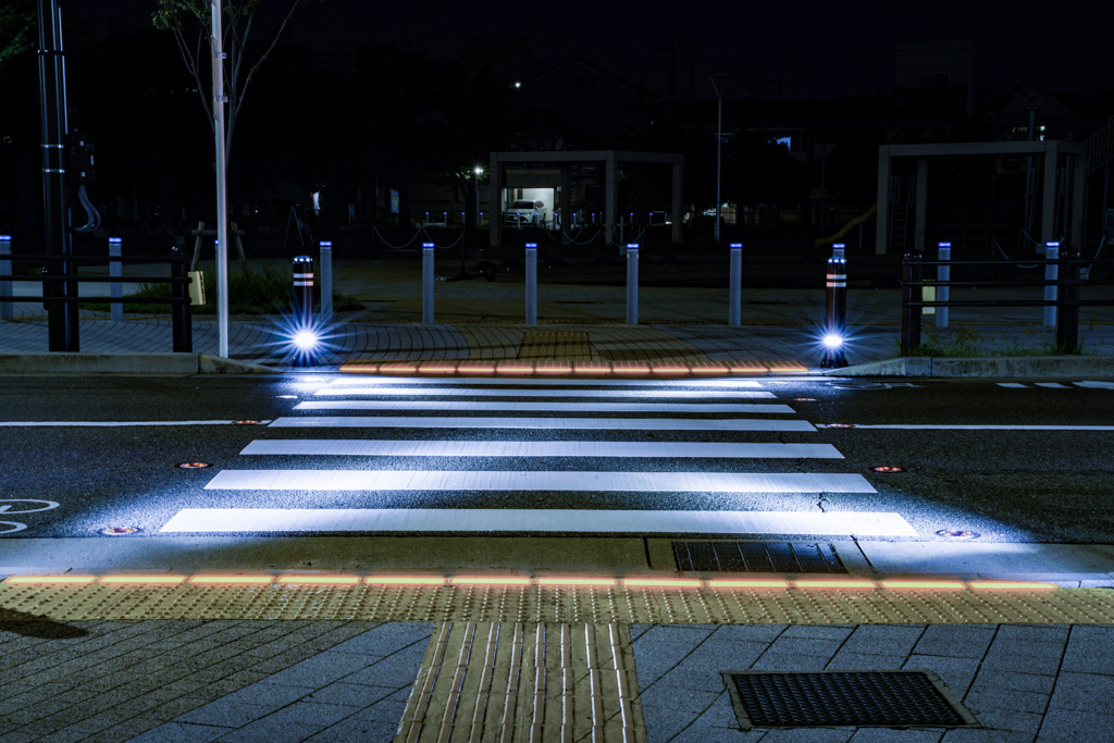 光る横断歩道
