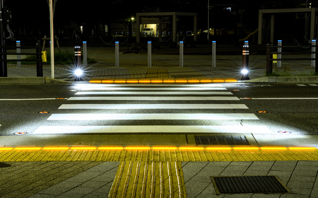 光る横断歩道