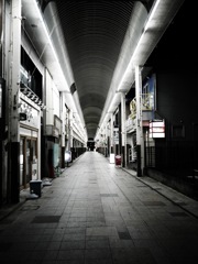誰もいない商店街