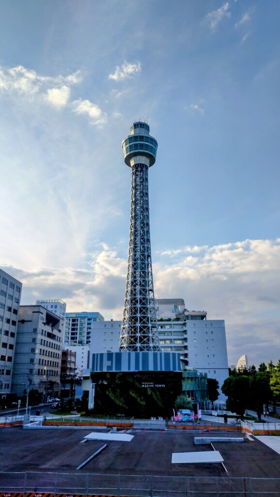 横浜マリンタワー